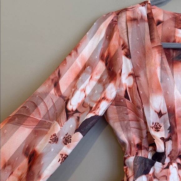 NWT- Socialite Floral Clip Dot Long Sleeve Minidress, Grey/Peach, size XS - Picture 9 of 12